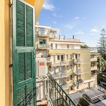 A Window On Portosole - Central- Terrace - Wifi San Remo